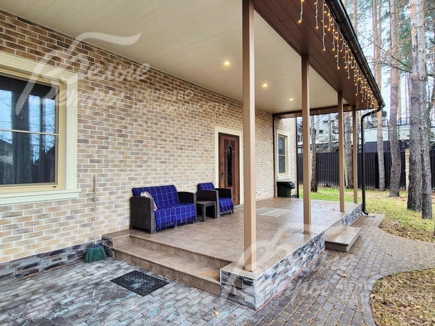 Одна из террас дома