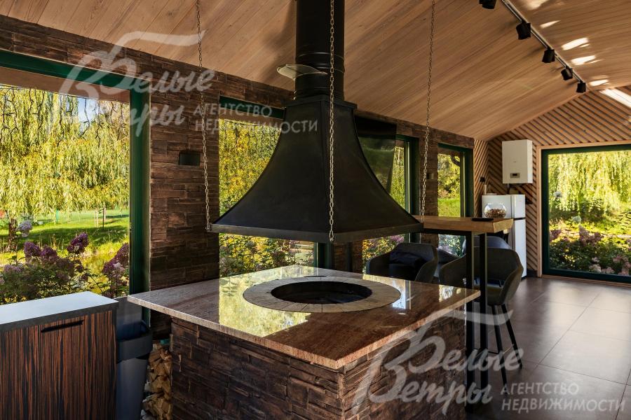 Беседка площадью 54 кв.м - с тёплым полом и крытой террасой со скамейками