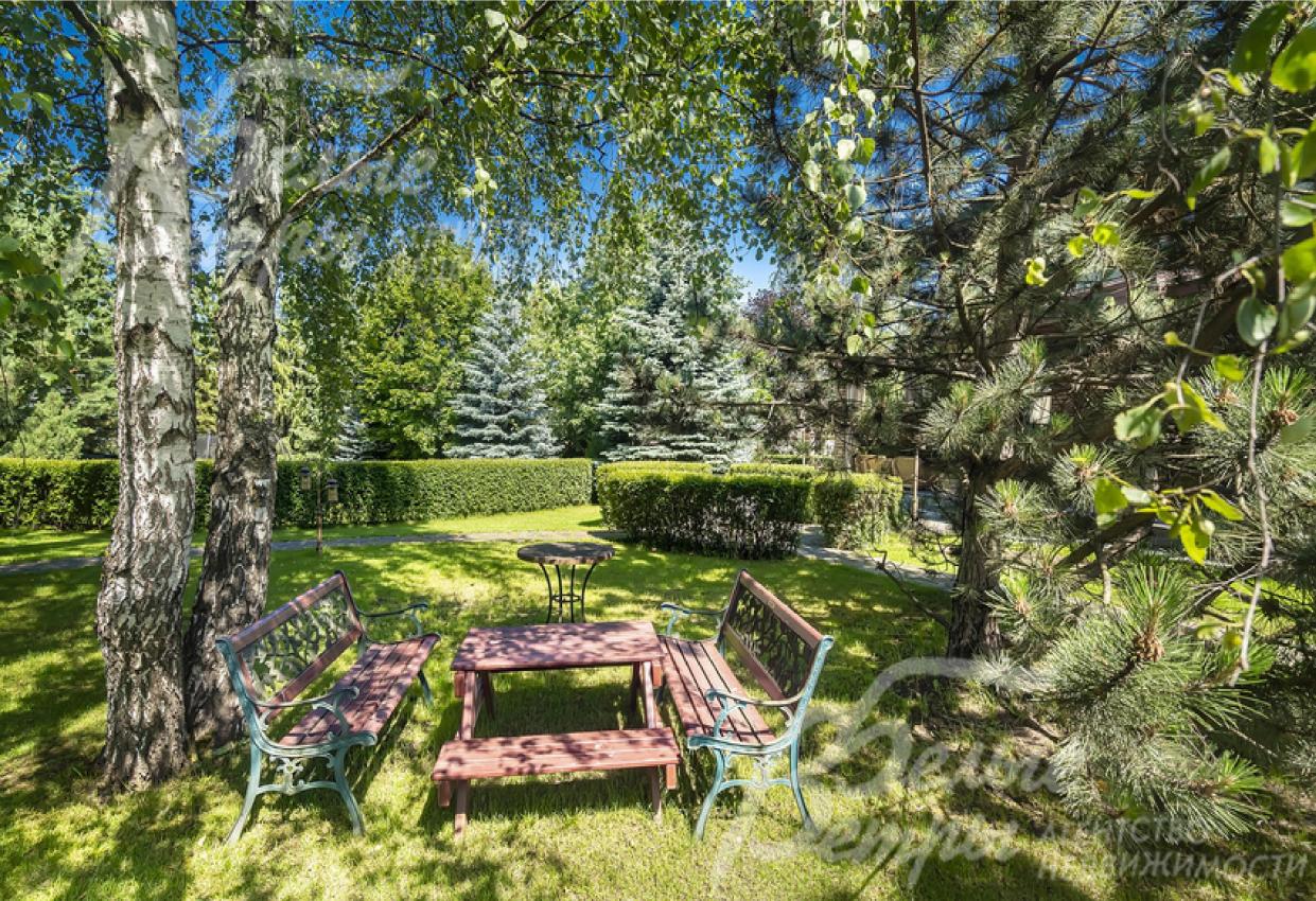 Зоны отдыха на уютном благоустроенном участке