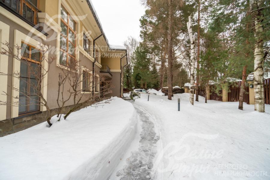 Прогулочные дорожки с освещением на участке