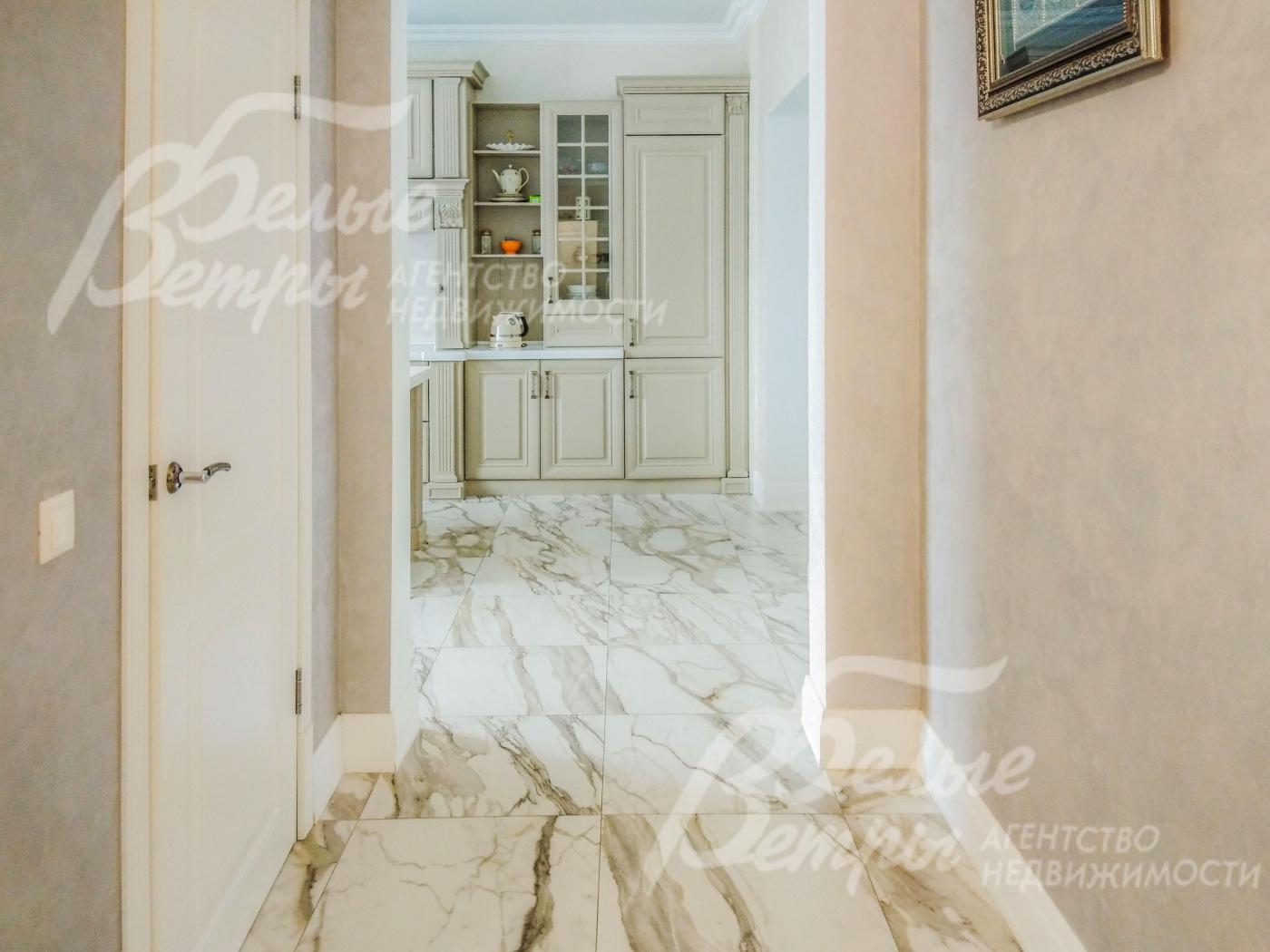 Холл первого этажа