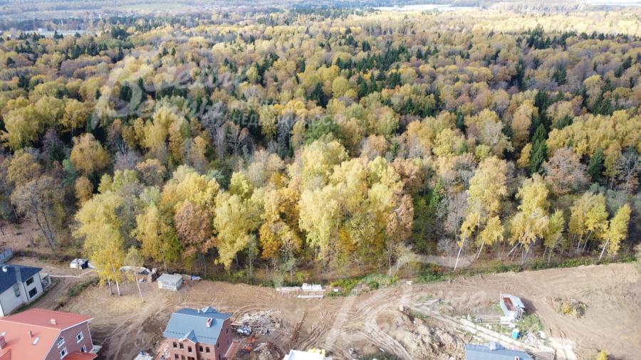 Прилесной участок 8 соток в коттеджном поселке вблизи Москвы