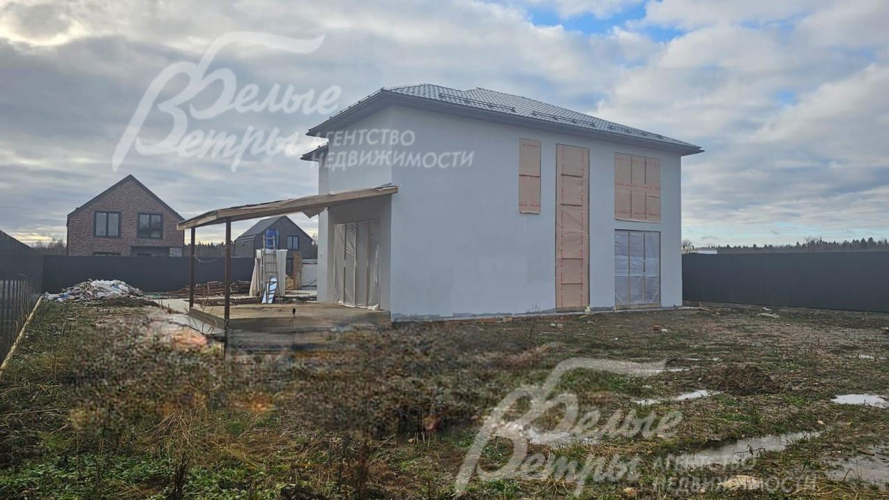 Участок - с выгодным расположением в середине коттеджного посёлка, в тихом месте, где отсутствует шум от дорог