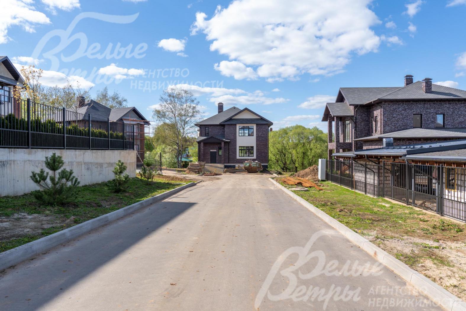 Дом 3 уровня с гаражом на 2 авто