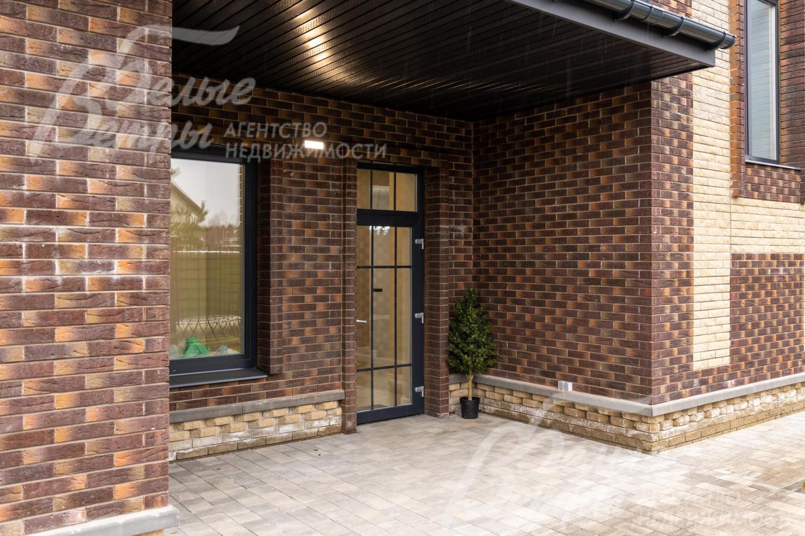 Входная группа ПВХ со стеклопакетами