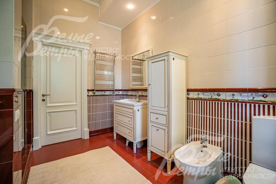 Красивая дорогая плитка, теплые полы в санузлах