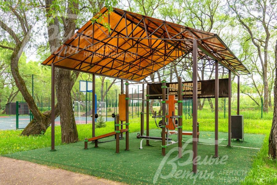 Спортивные площадки в поселке Усадьба Бергов