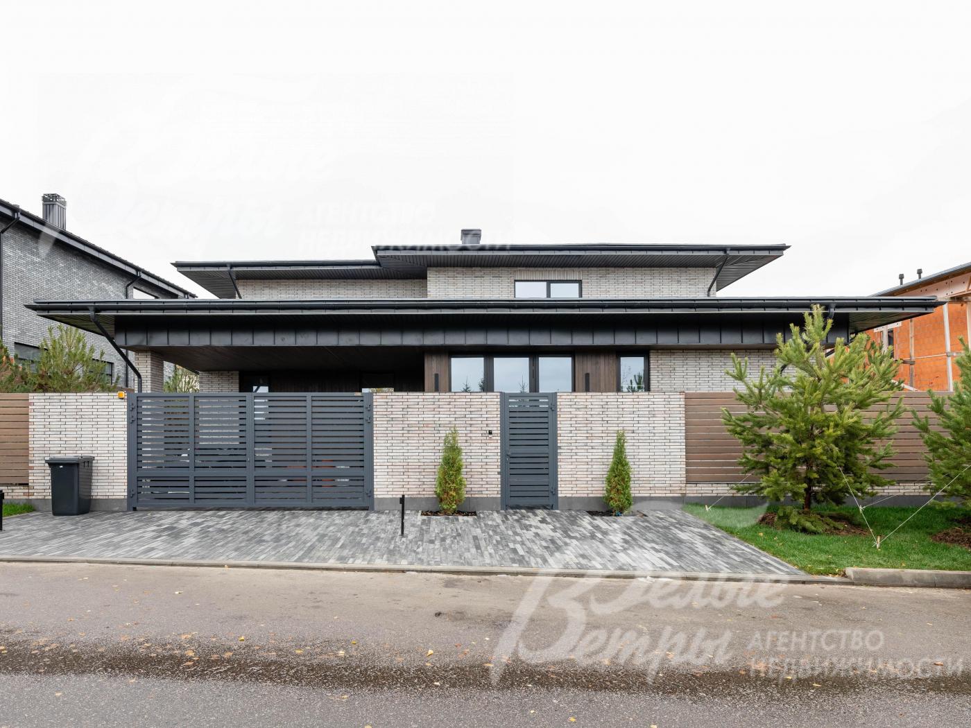 Премиальный дом по индивидуальному архитектурному проекту, укомплектован стильной мебелью и техникой