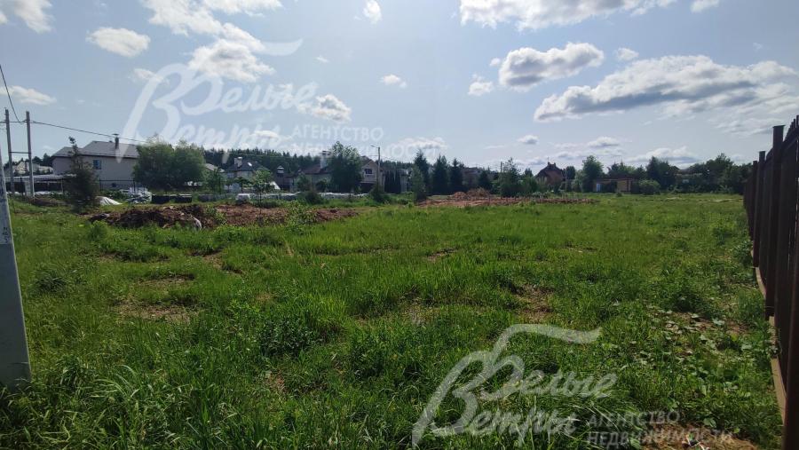 Участок 13 соток в КП "Изумрудная долина" с центральными коммуникациями