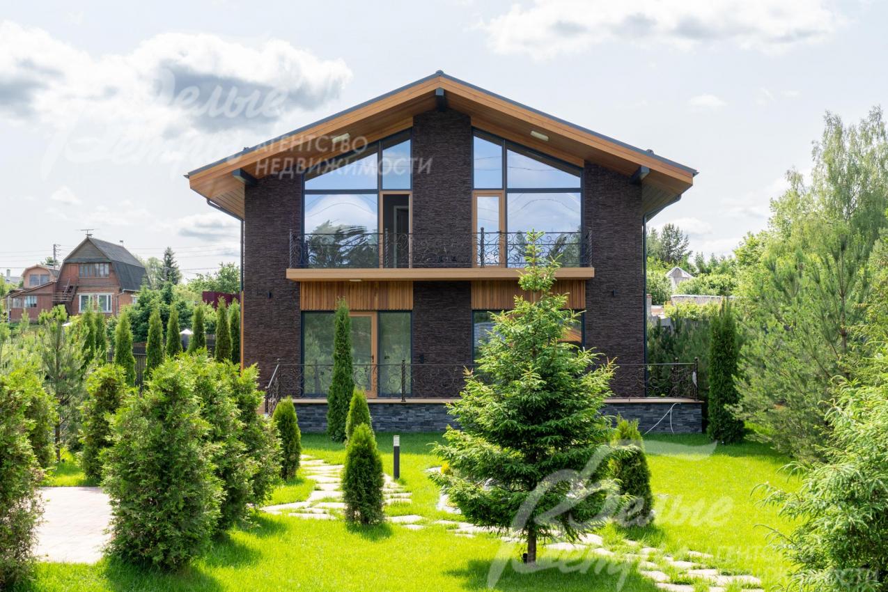 Новый дом с отделкой под ключ и выразительной архитектурой