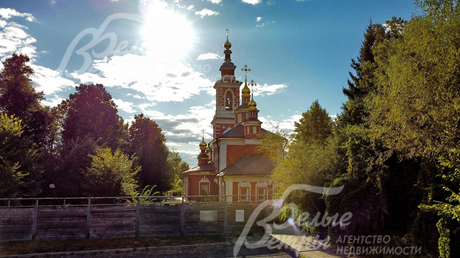 Старинная церковь Рождества Христова (17й век) в Варварино