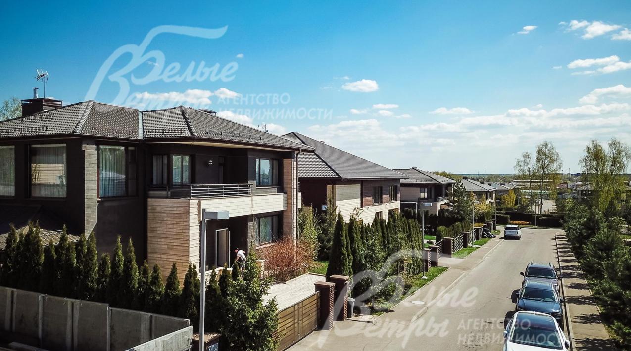 Широкие улицы и тротуары.