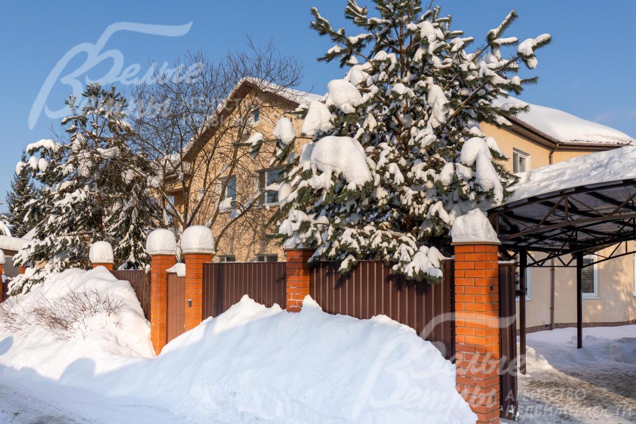 Кирпичный меблированный дом, полностью готовый к проживанию, в 1 км от инфраструктуры Новой Москвы