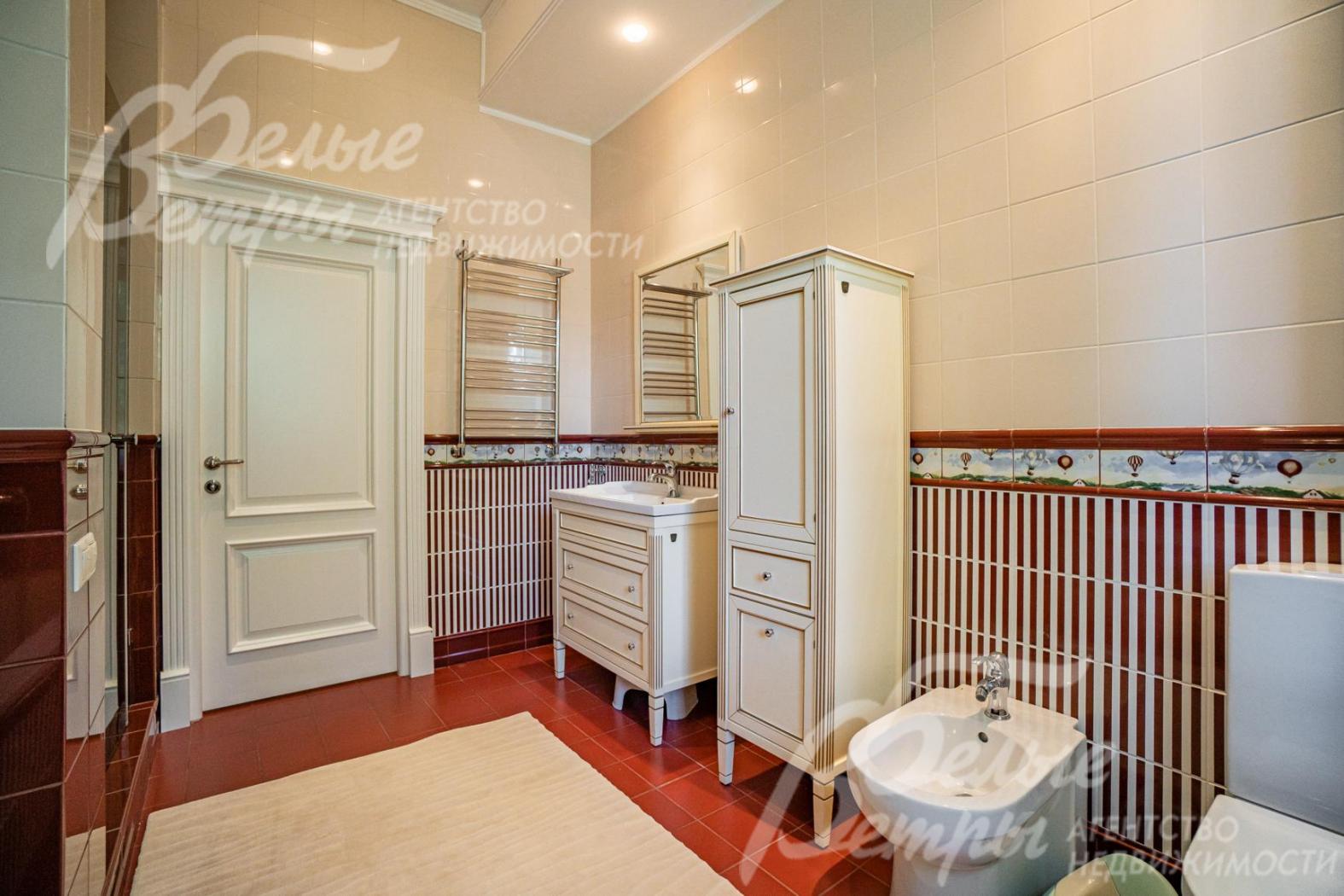 Красивая дорогая плитка, теплые полы в санузлах