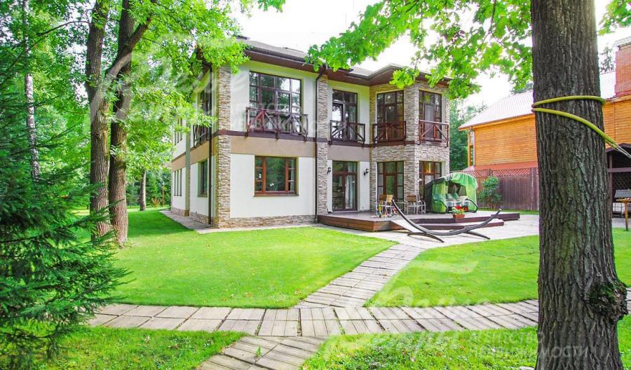 Коттедж с отделкой 350 кв.м на участке 90 соток в поселке Стародачное