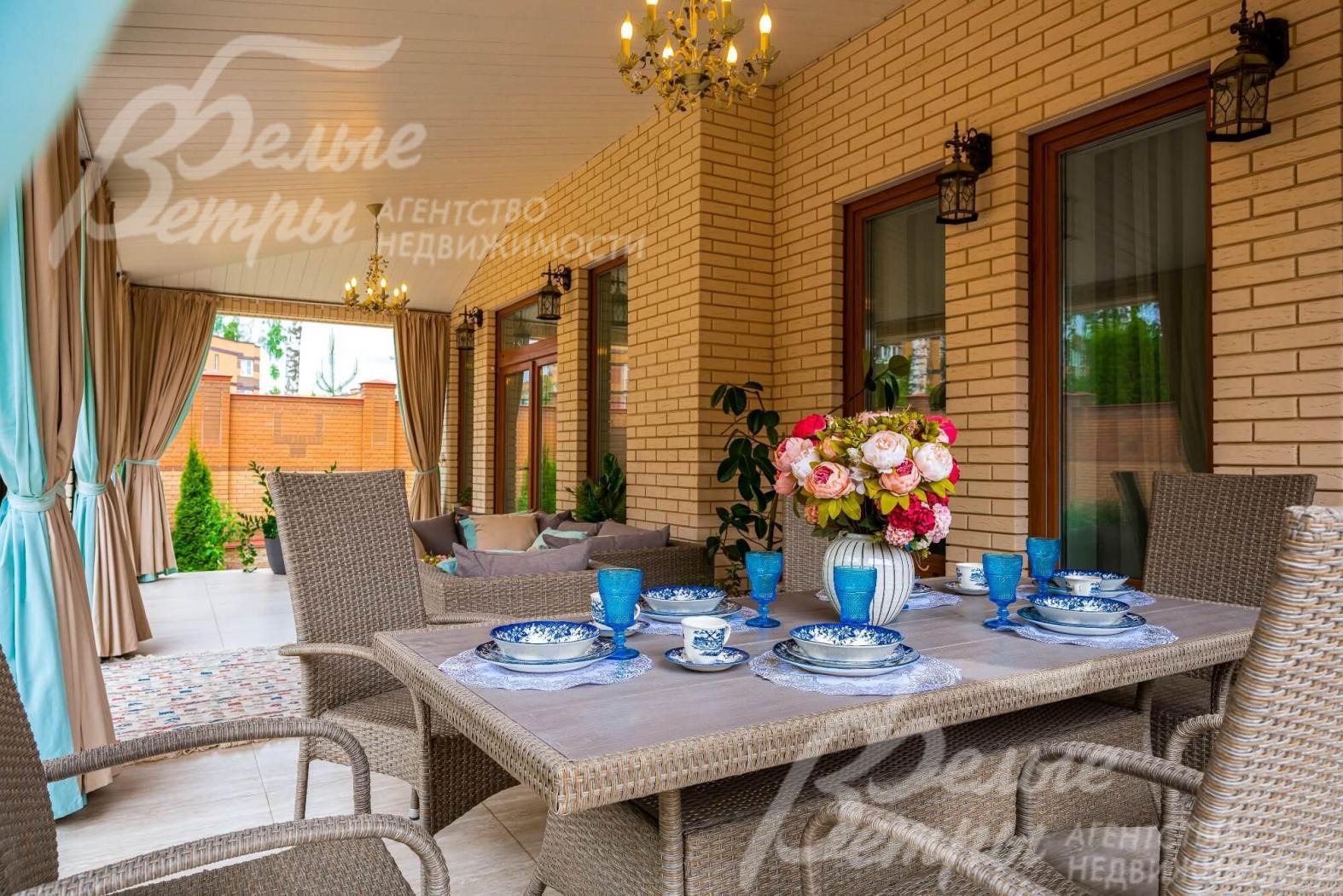 Обеденная группа на 4 персоны на террасе