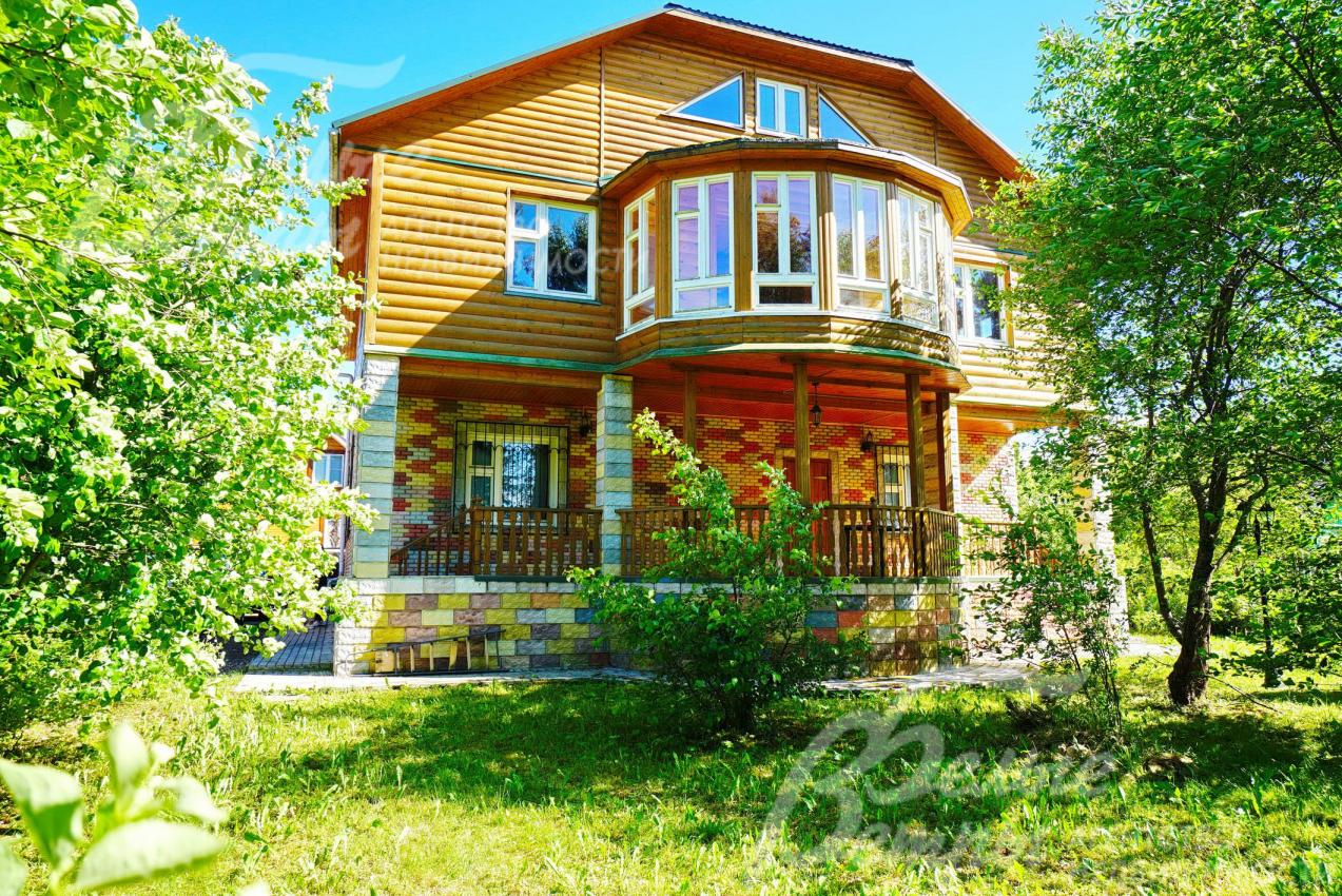 Дом с баней 350 кв.м на берегу большого пруда в охраняемом СНТ Дубки у деревни Юрьевка