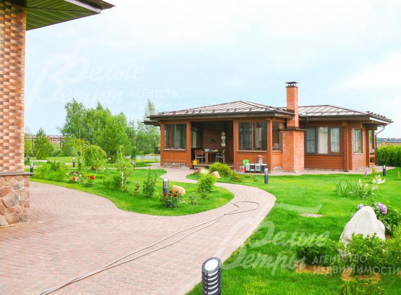 Гостевой домик одноэтажный 115 кв.м, построен из клееного бруса (толщиной 220 мм), кровля - фальцевое металлическое покрытие RUUKI.