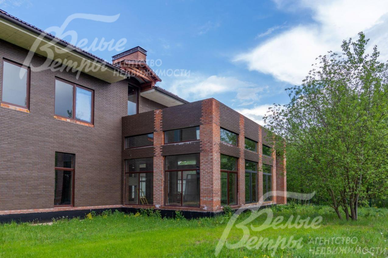 Крыло бассейна примыкает к дому