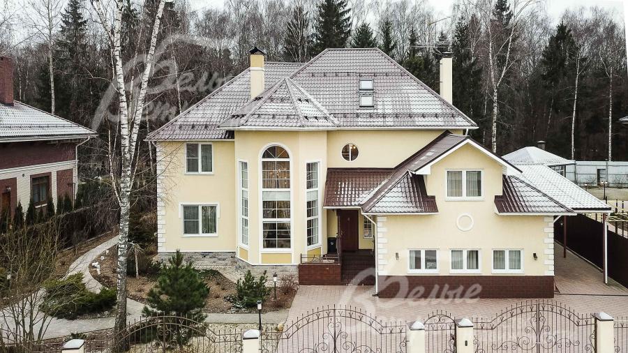 Дом 595 кв.м в коттеджном поселке Изумрудная долина