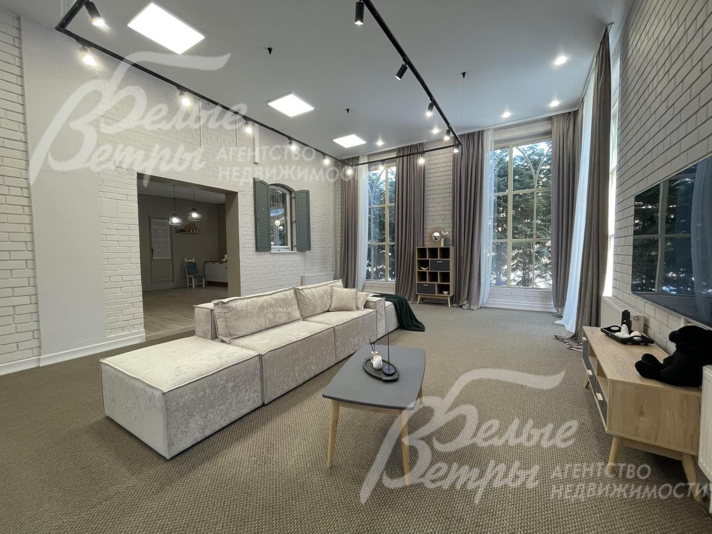 Меблированный дом 350 кв.м в аренду в обжитом поселке в Новой Москве