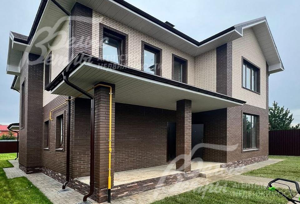 Дом со свободной планировкой 250 кв.м. в коттеджном поселке 