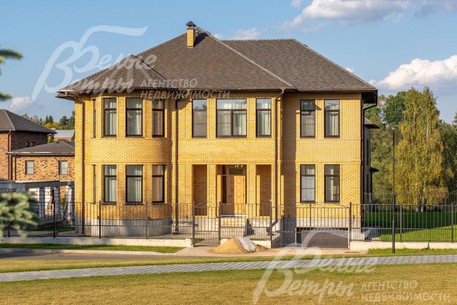 Дом в духе классической викторианской архитектуры с фасадной отделкой из немецкого клинкерного кирпича