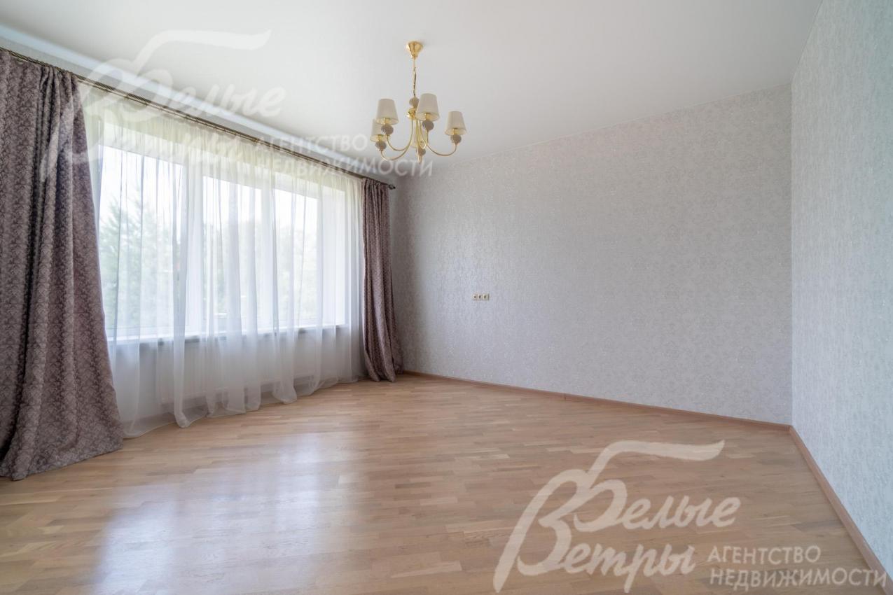 Спальня на втором этаже: на полу - паркетная доска