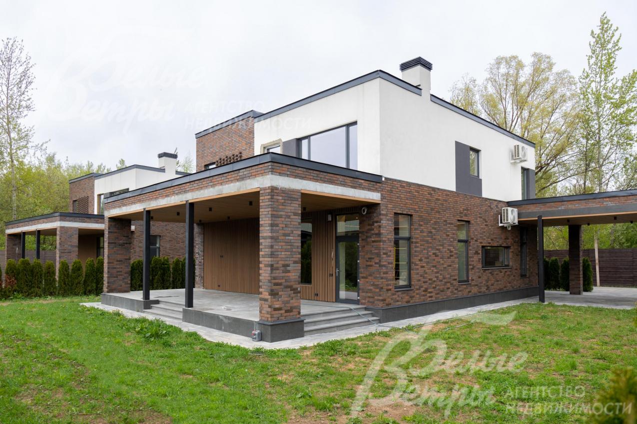 Новый дом в современном трендовом стиле с благородной кирпичной отделкой в экстерьере