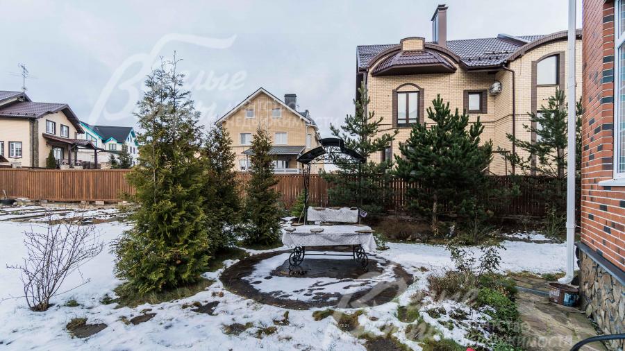 Участок 7,5 соток с хвойными деревьями и туями