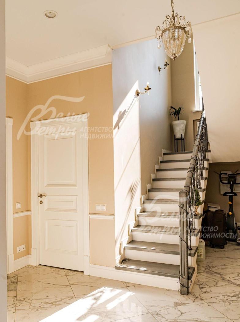 Бетонный лестничный марш шириной 90 см