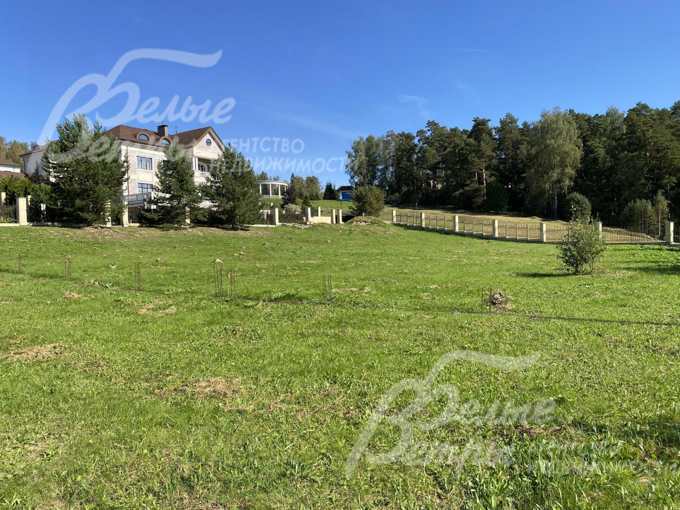 Участок 43 сотки без подряда в застроенном поселке Идиллия