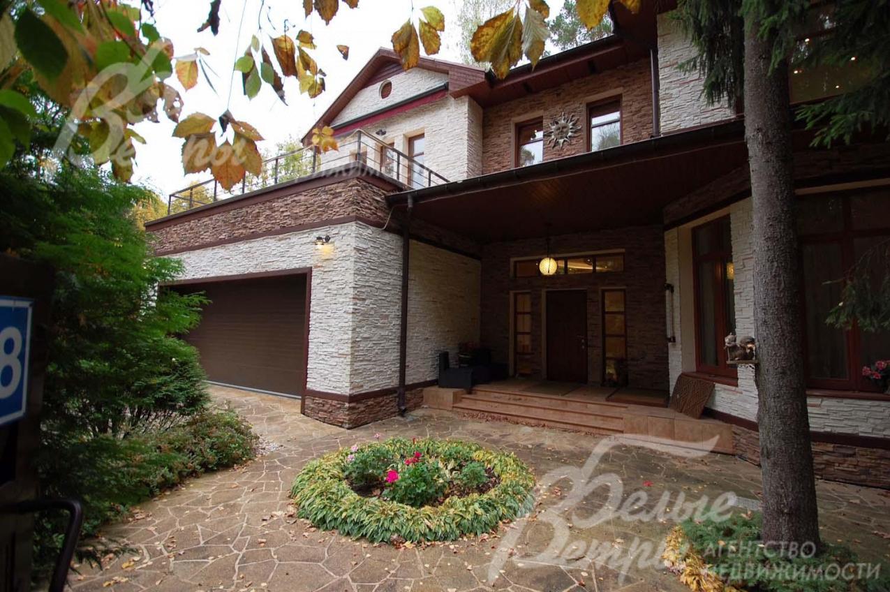 Гараж на 2 м/м, а над ним терраса 28 кв.м