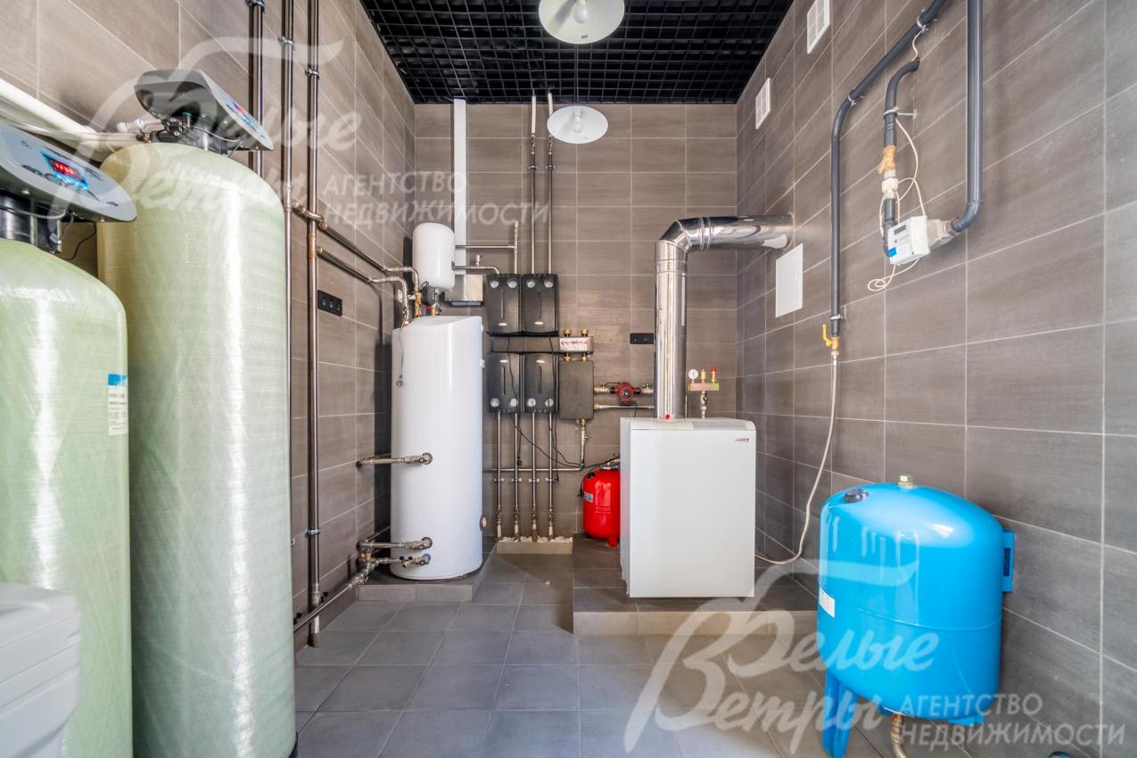 Оборудованная бойлерная: газовый котел Protherm, бойлер STOUT на 200 л, многоступенчатая система очистки воды с автоматическим управлением и обеззараживанием воды