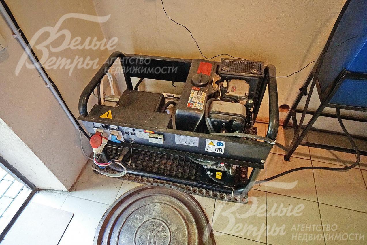 Бензиновый электрогенератор на 5 кВт, с автозапуском