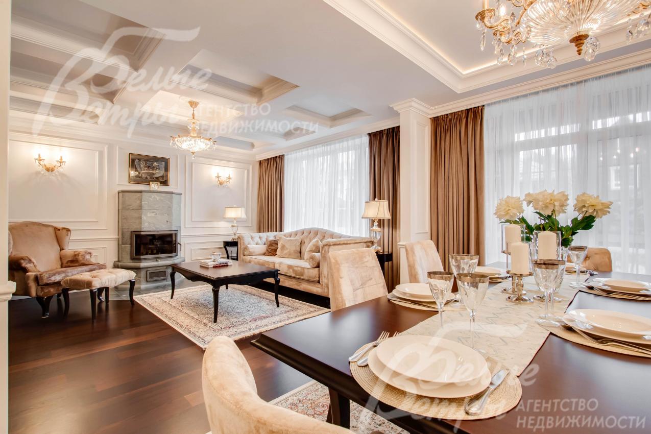 Красивый дом с эксклюзивной мебелью площадью 400 кв.м в обжитом коттеджном поселке Бристоль