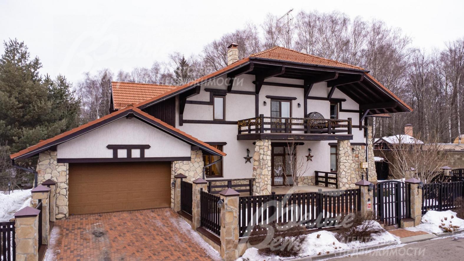 Дом с мебелью площадью 571 кв.м в обжитом коттеджном поселке Времена года