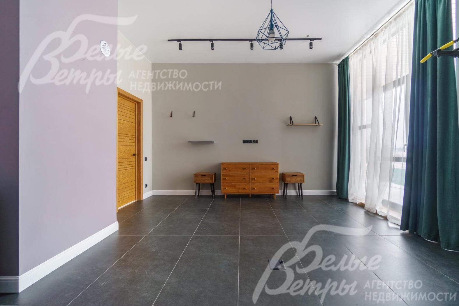 Просторный холл