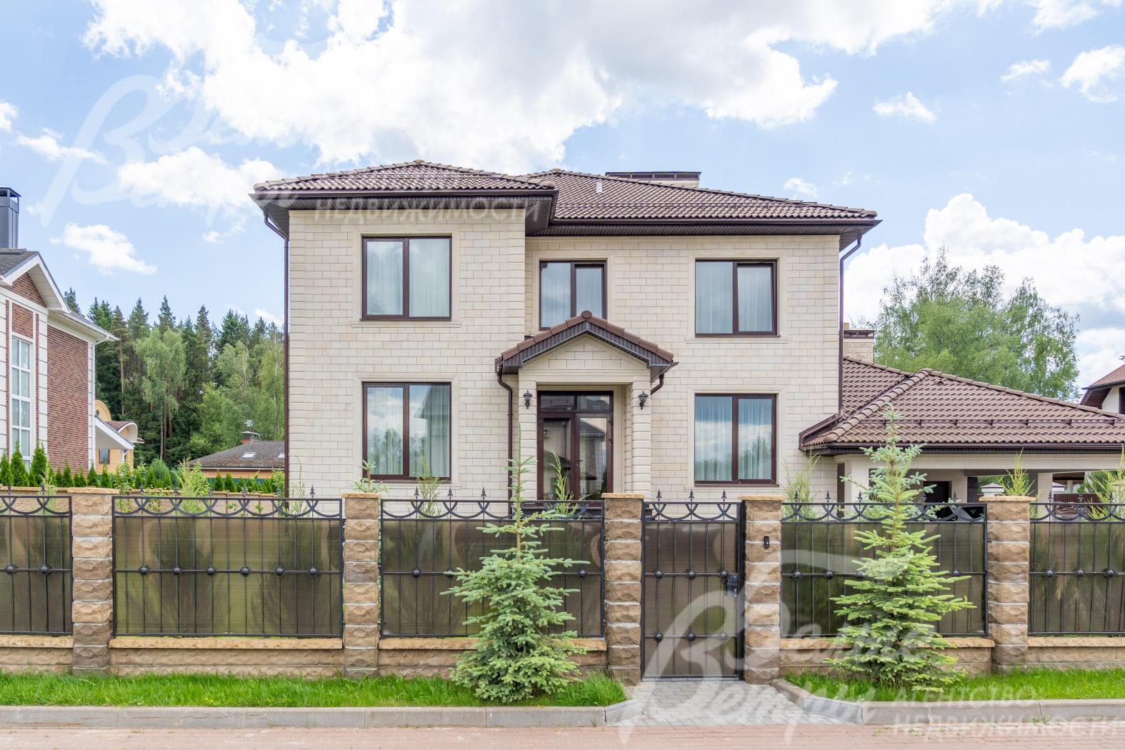 Дом с мебелью площадью 453 кв.м в обжитом коттеджном поселке Гайд парк