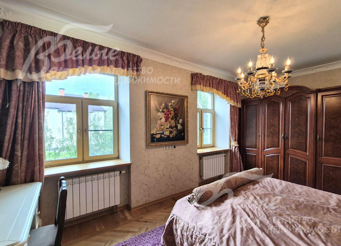 Мастер-спальня на 2-ом этаже.