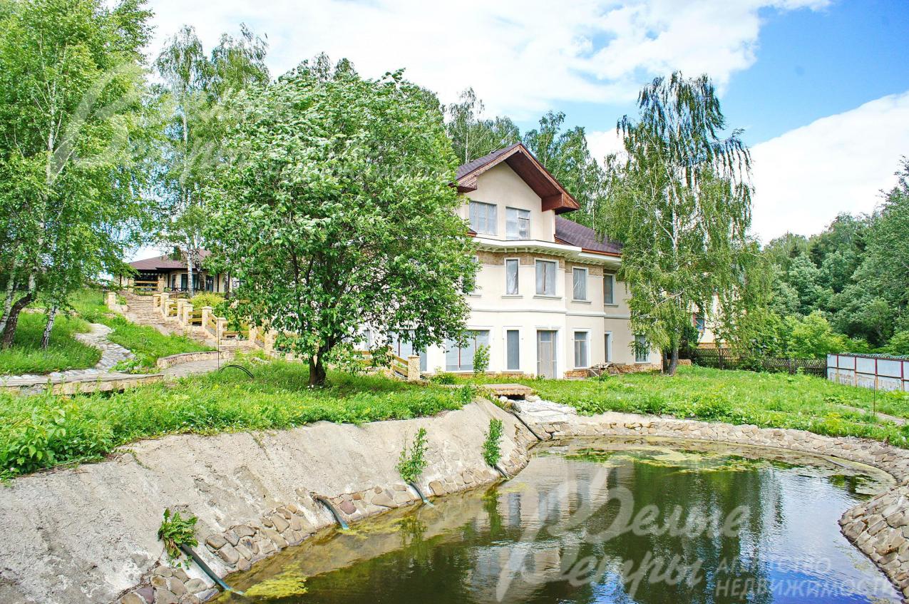 Усадьба общей площадью 1500 кв.м в коттеджном поселке Стародачное