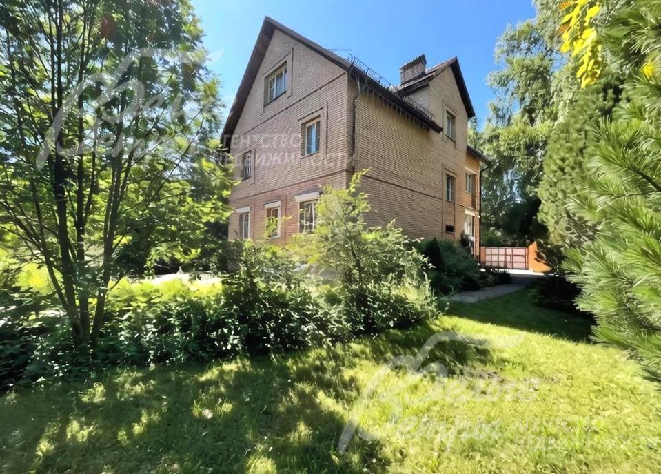 Кирпичный дом 300 кв.м с мебелью в обжитом КП Согласие-1