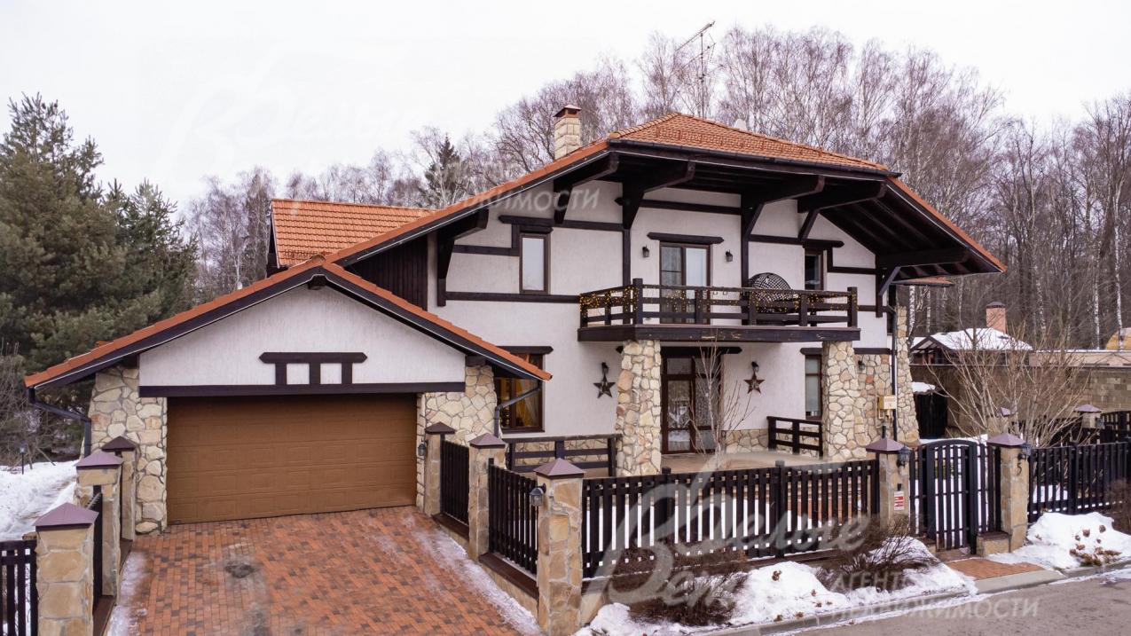 Дом с мебелью площадью 571 кв.м в обжитом коттеджном поселке Времена года