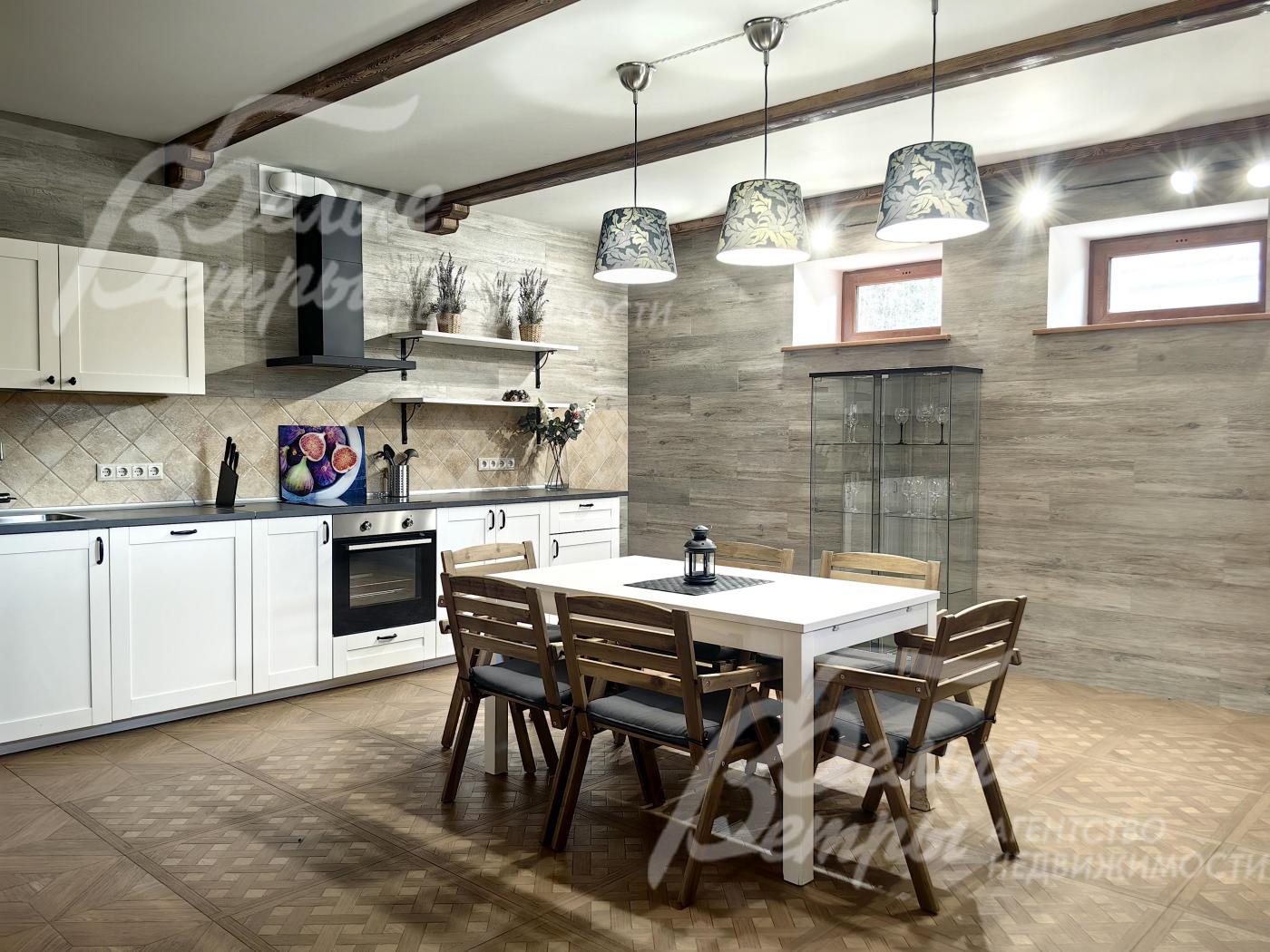 Деревянный дом 142.4 кв.м с мебелью в аренду в поселке Кленово