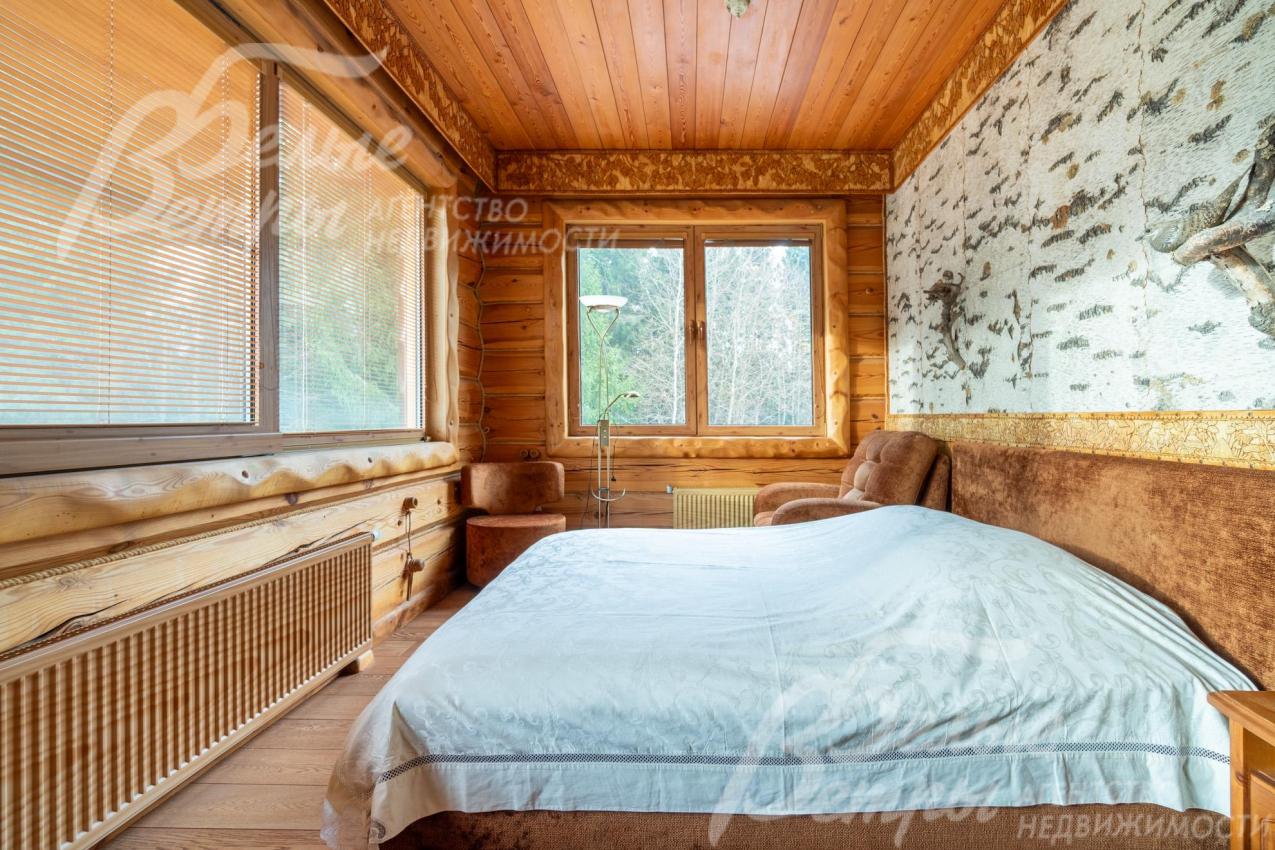 Спальня с кабинетом на втором этаже
