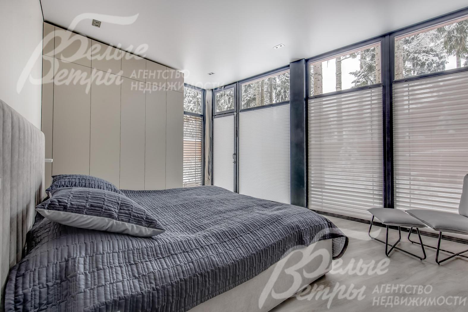 Спальня 19 кв.м с санузлом 4 кв.м и с выходом на террасу на 1-ом этаже