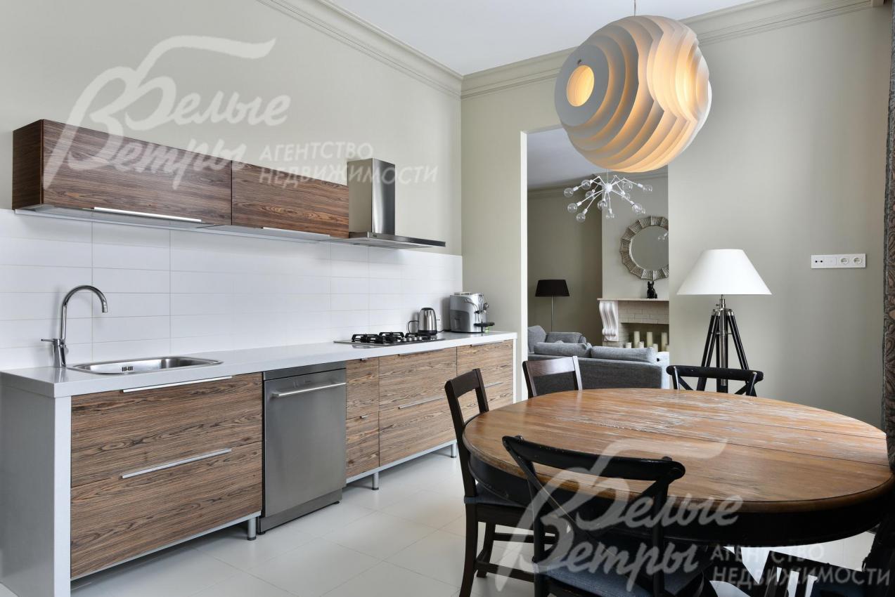 Стильная кухня (шпон) со встроенной техникой производства Италия