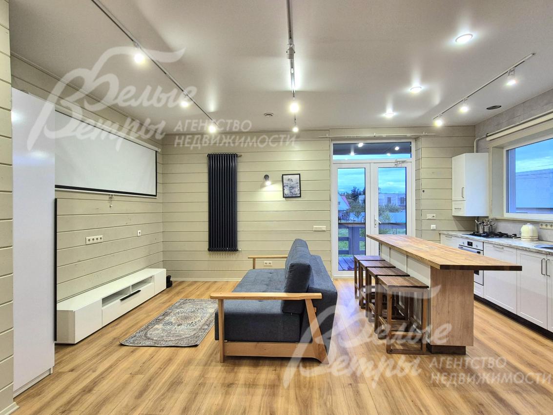 Практически новый дом с мебелью в аренду в Яковлево