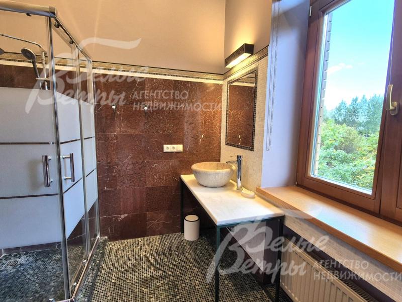 Санузел в спальне.