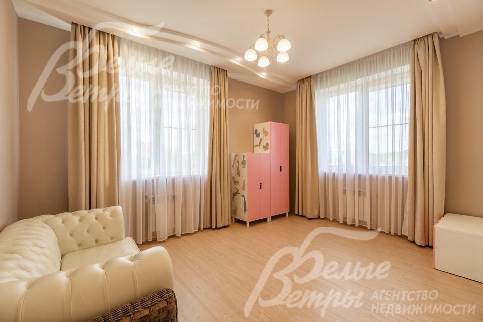 Всего в доме 5 спален, одна из которых на 1 этаже 